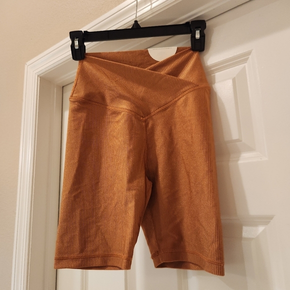 Aerie Offline High Rise Crossover Ribbed Bike Shorts Size Medium NWT - Picture 1 of 4